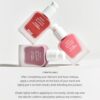 After applying skincare and base makeup, shake lightly, then apply a small amount on the back of your hand and pat a small amount onto your cheeks, blending for even absorption without irritation.
